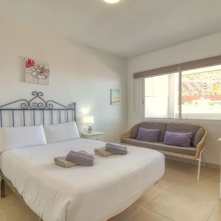 Relax At Roques Del Conde Apartment