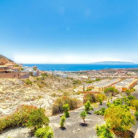 Relax At Roques Del Conde Apartment